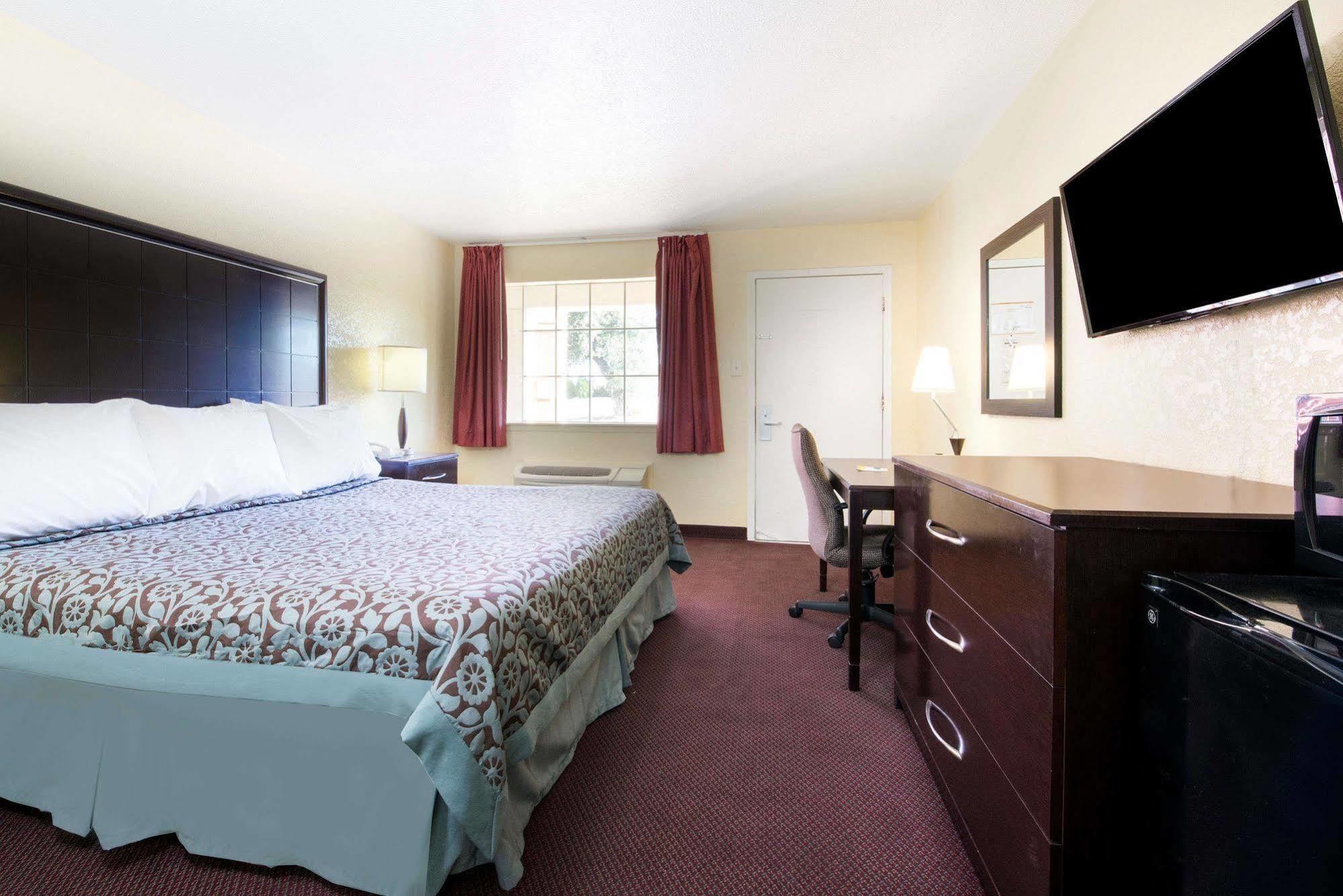 Days Inn By Wyndham Eastland Extérieur photo