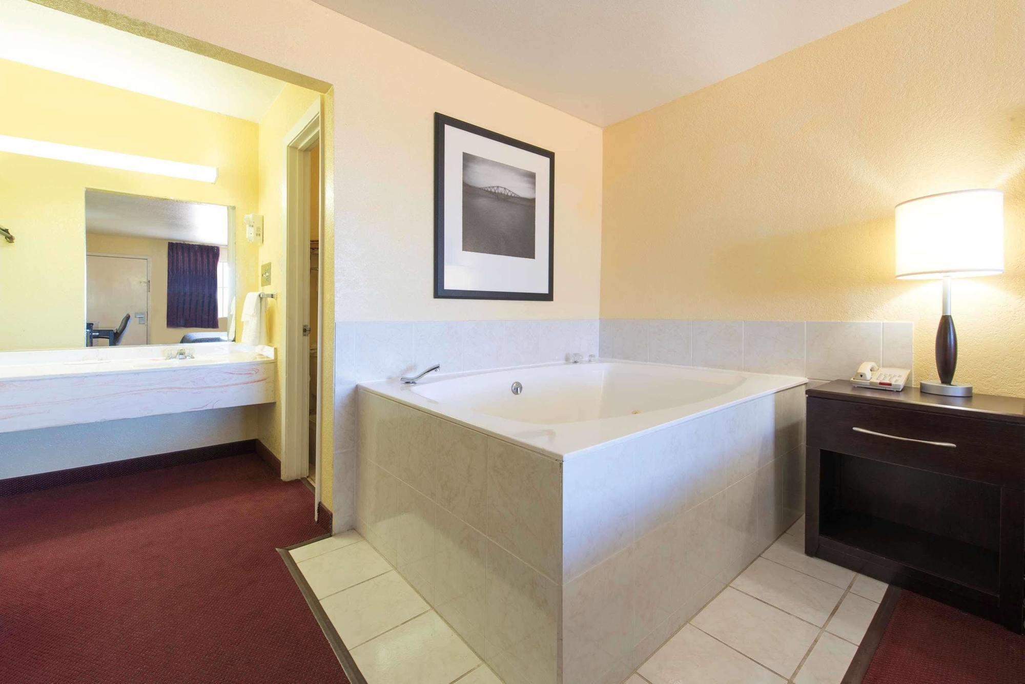 Days Inn By Wyndham Eastland Extérieur photo