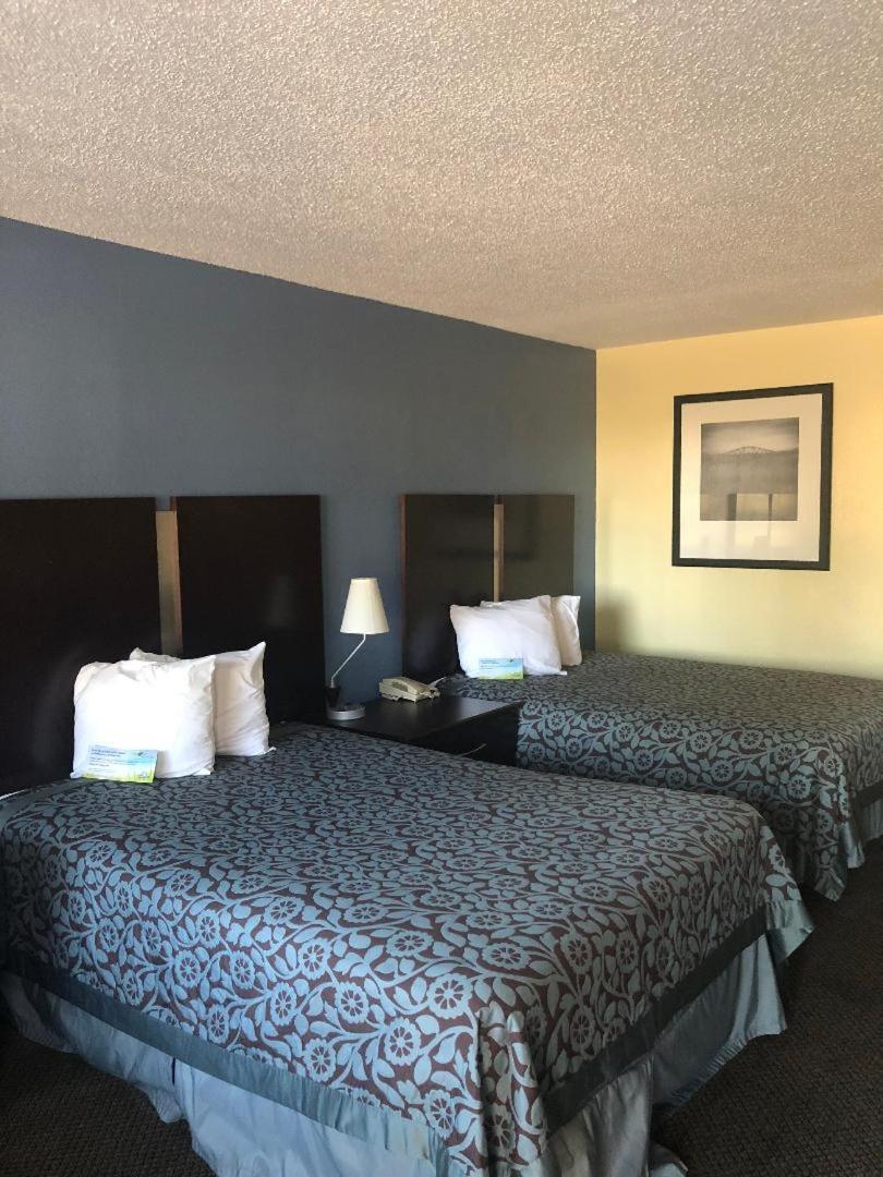 Days Inn By Wyndham Eastland Extérieur photo